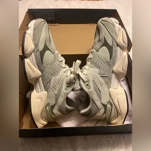 New Balance 9060 Sneakers in Green - Picture 2 of 7